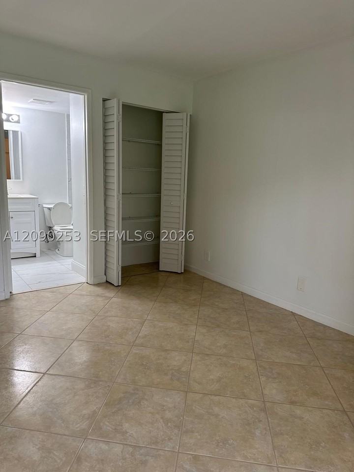 801 Meadows Cir #801 - Photo 5 of 9