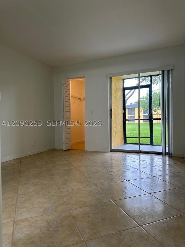801 Meadows Cir #801 - Photo 7 of 9