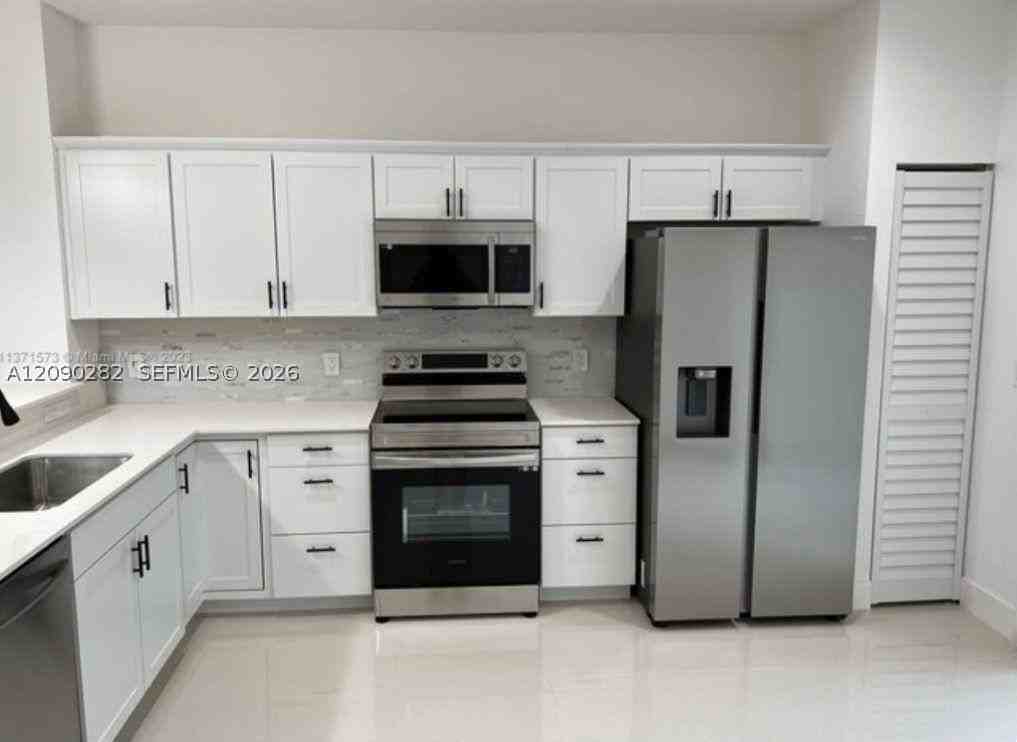 216 Nw 9th St - Photo 3 of 20