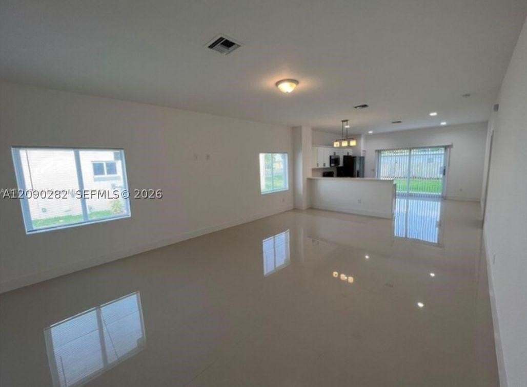 216 Nw 9th St - Photo 6 of 20
