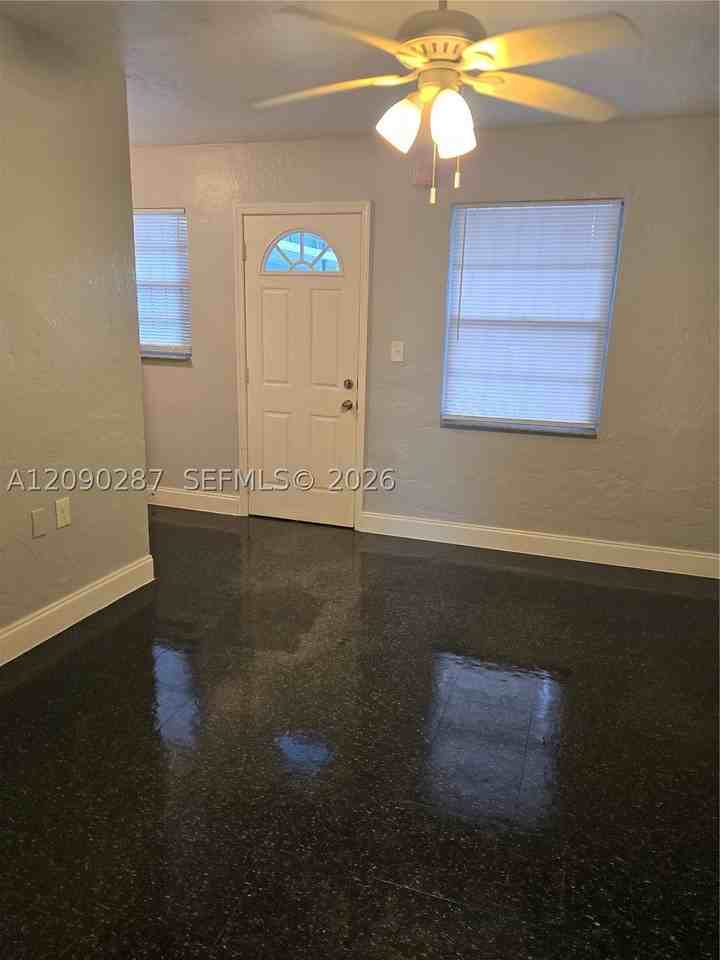 1520 Nw 61st St #8 - Photo 4 of 6