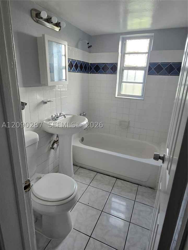 1520 Nw 61st St #8 - Photo 5 of 6