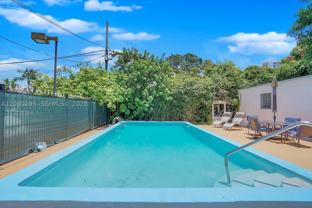 975 Sw 10th St #3 - Photo 1 of 1