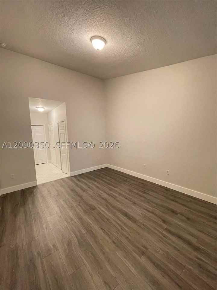 1178 Ne 32nd Ave #0 - Photo 5 of 31
