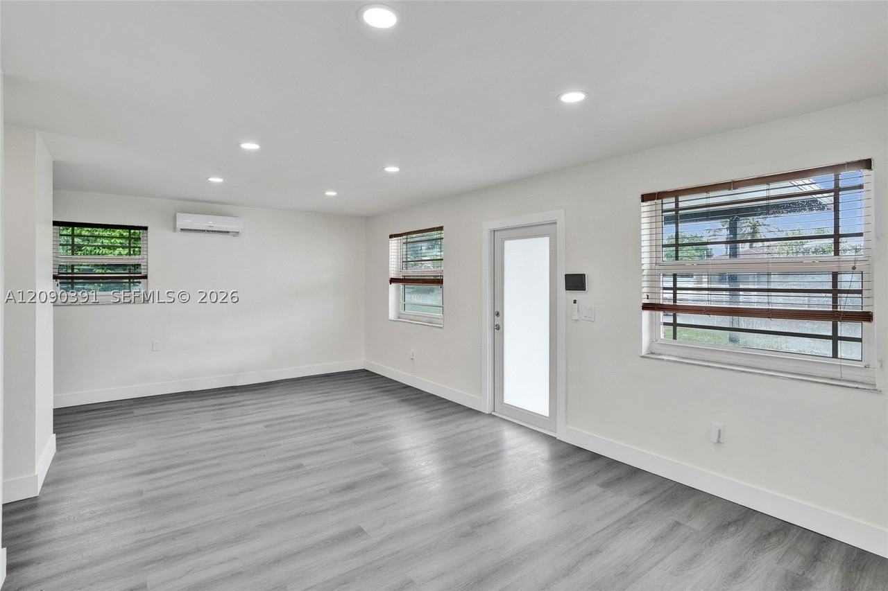 1341 Nw 75th St - Photo 3 of 13