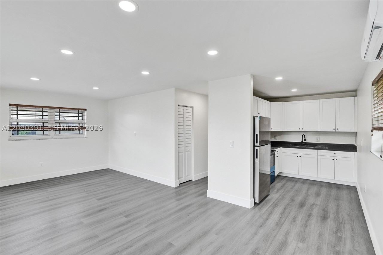 1341 Nw 75th St - Photo 4 of 13