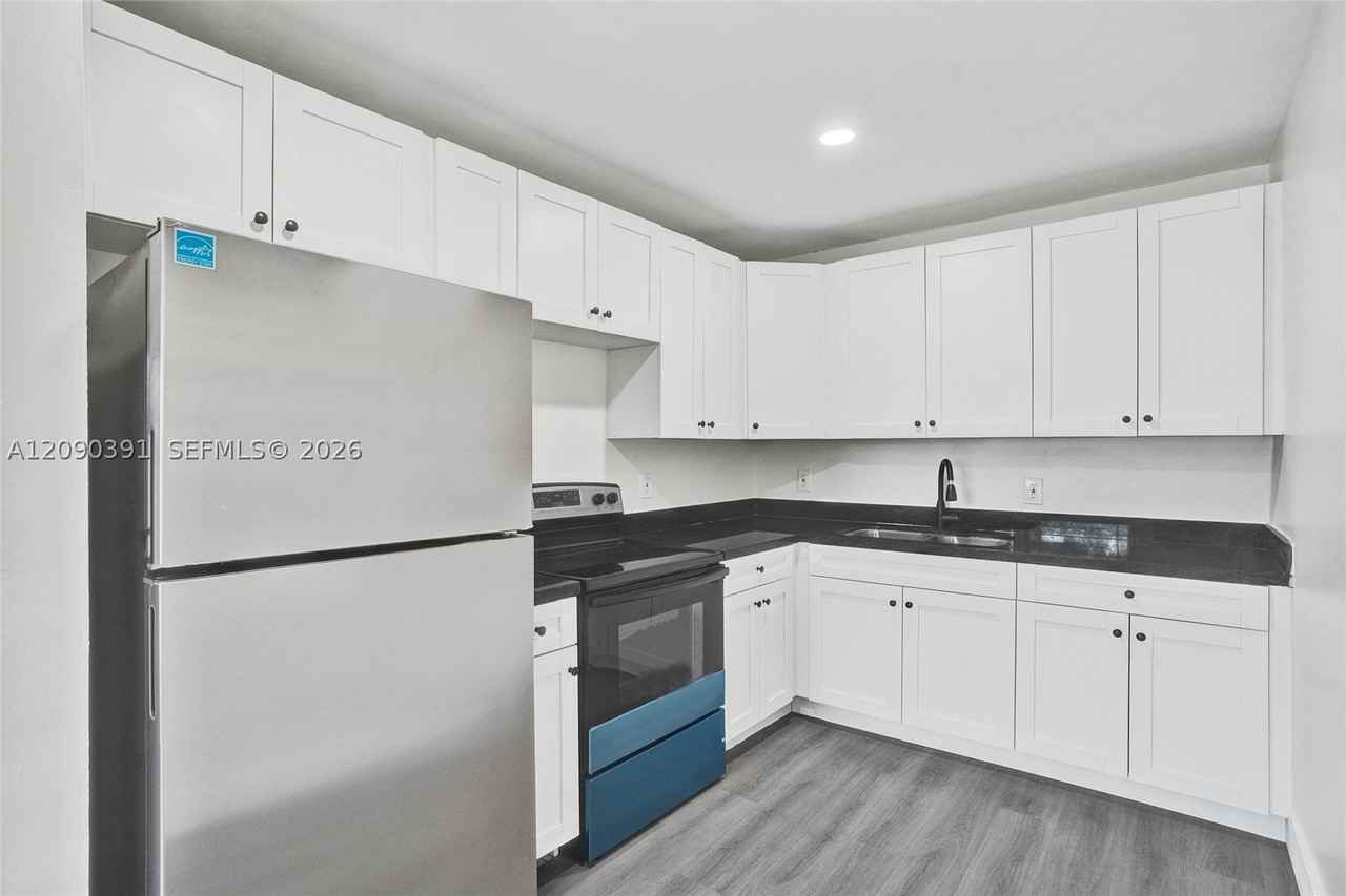1341 Nw 75th St - Photo 5 of 13