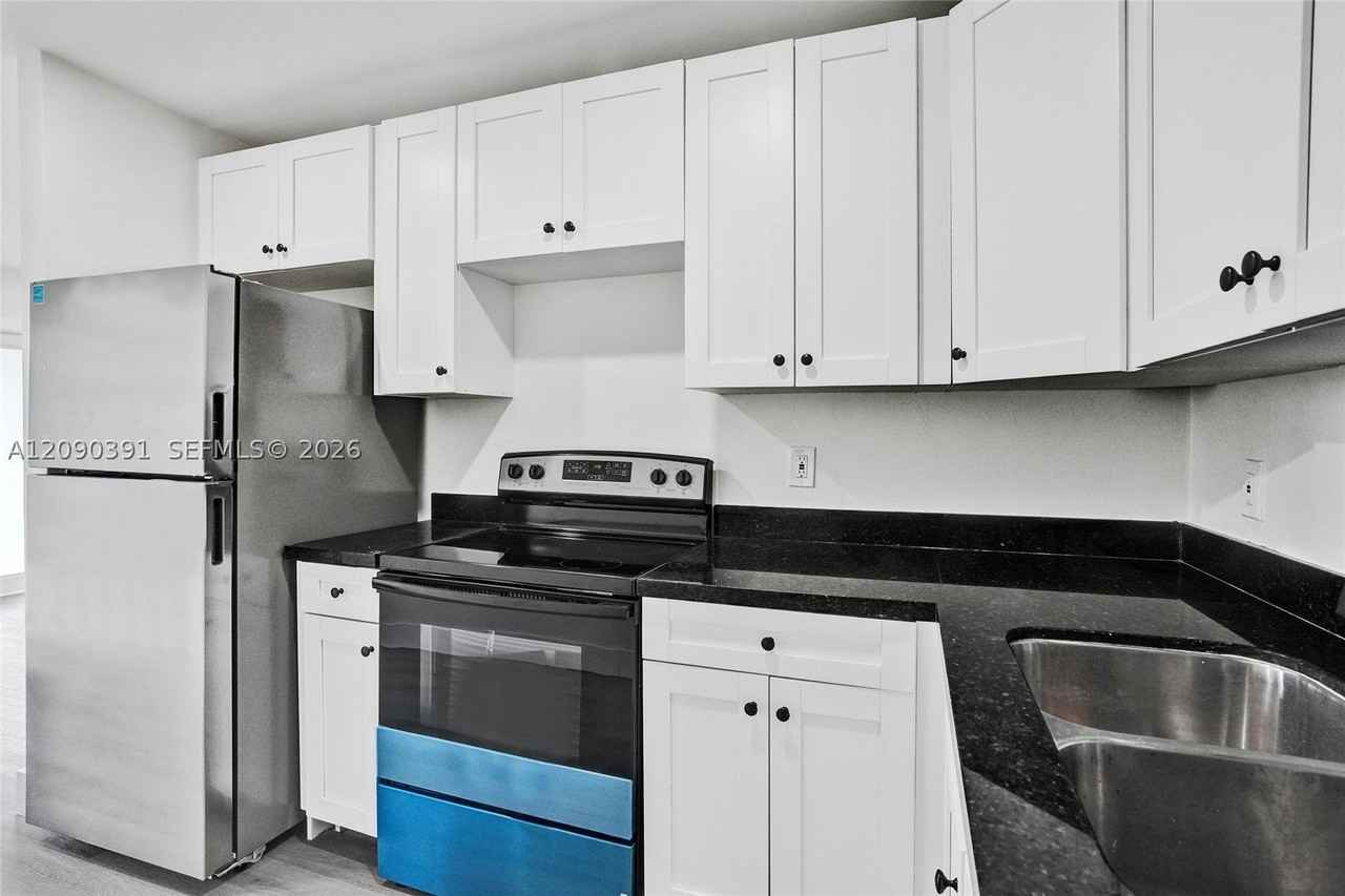 1341 Nw 75th St - Photo 6 of 13