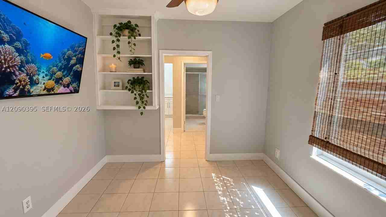903 Se 14th St #S - Photo 2 of 8