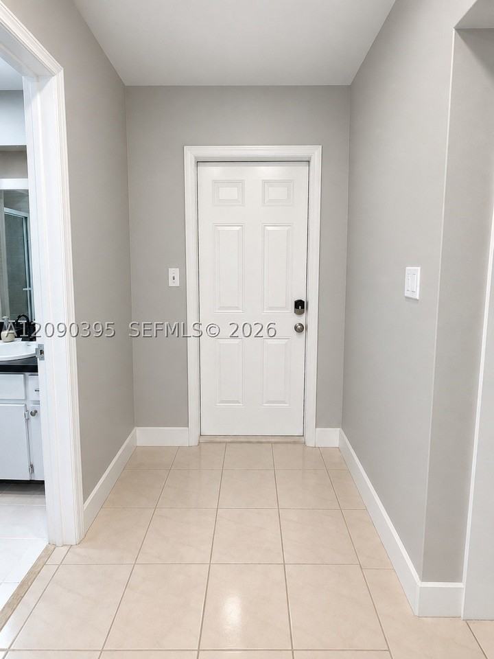 903 Se 14th St #S - Photo 7 of 8
