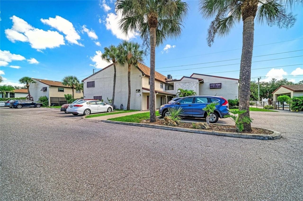 7237 Cloister Dr #207 - Photo 3 of 23