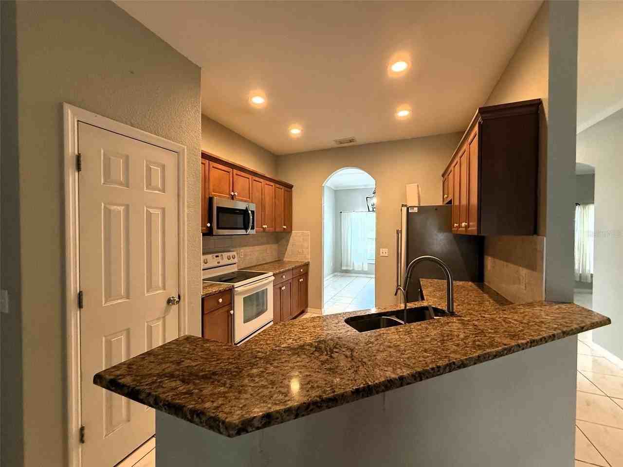 1137 Ring St - Photo 3 of 9