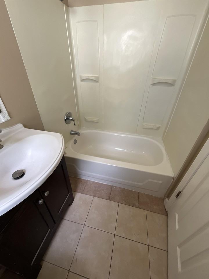 205 Elbring Dr #1 - Photo 5 of 5