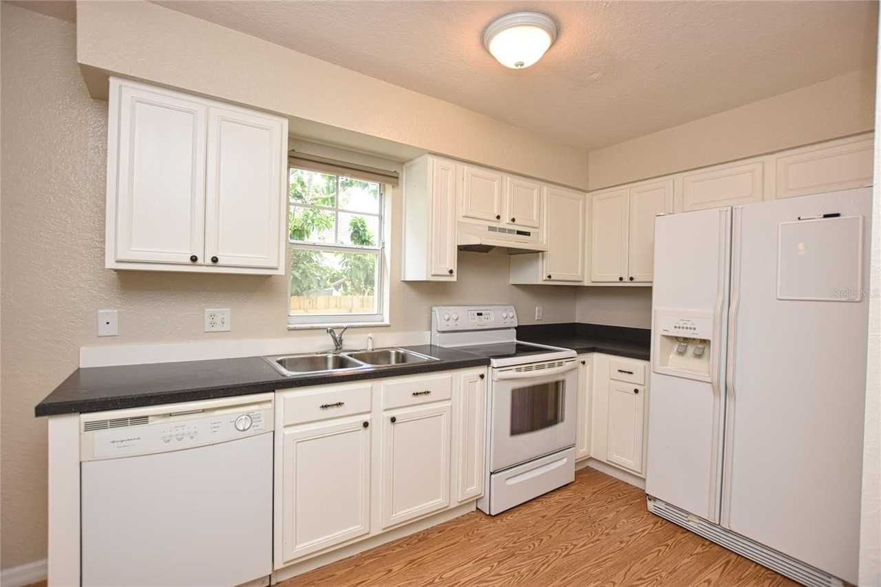 302 W Belmar St - Photo 2 of 22