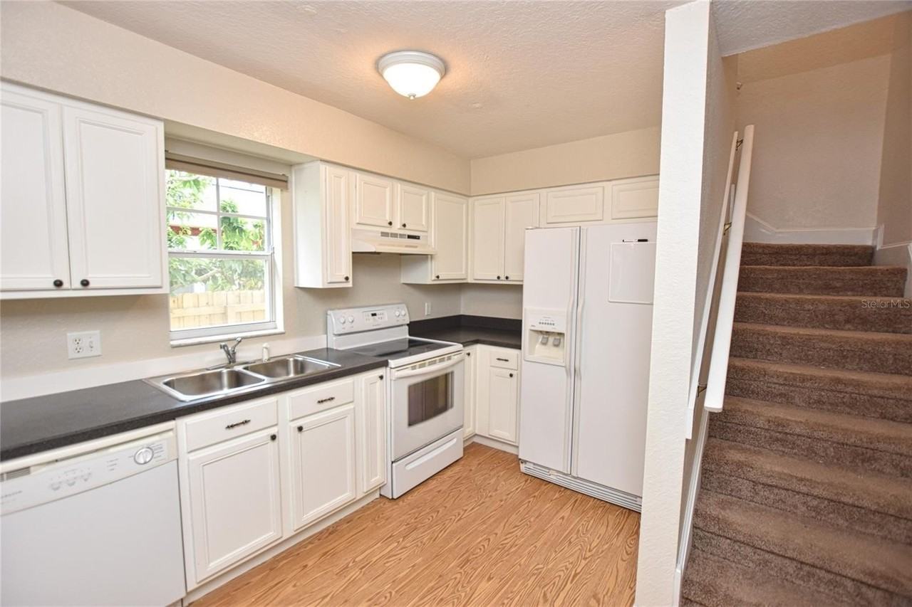 302 W Belmar St - Photo 3 of 22