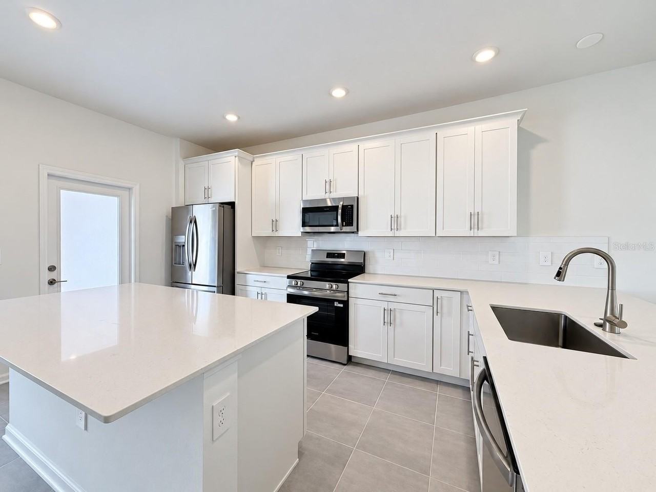 5605 Ronin Dr - Photo 7 of 32