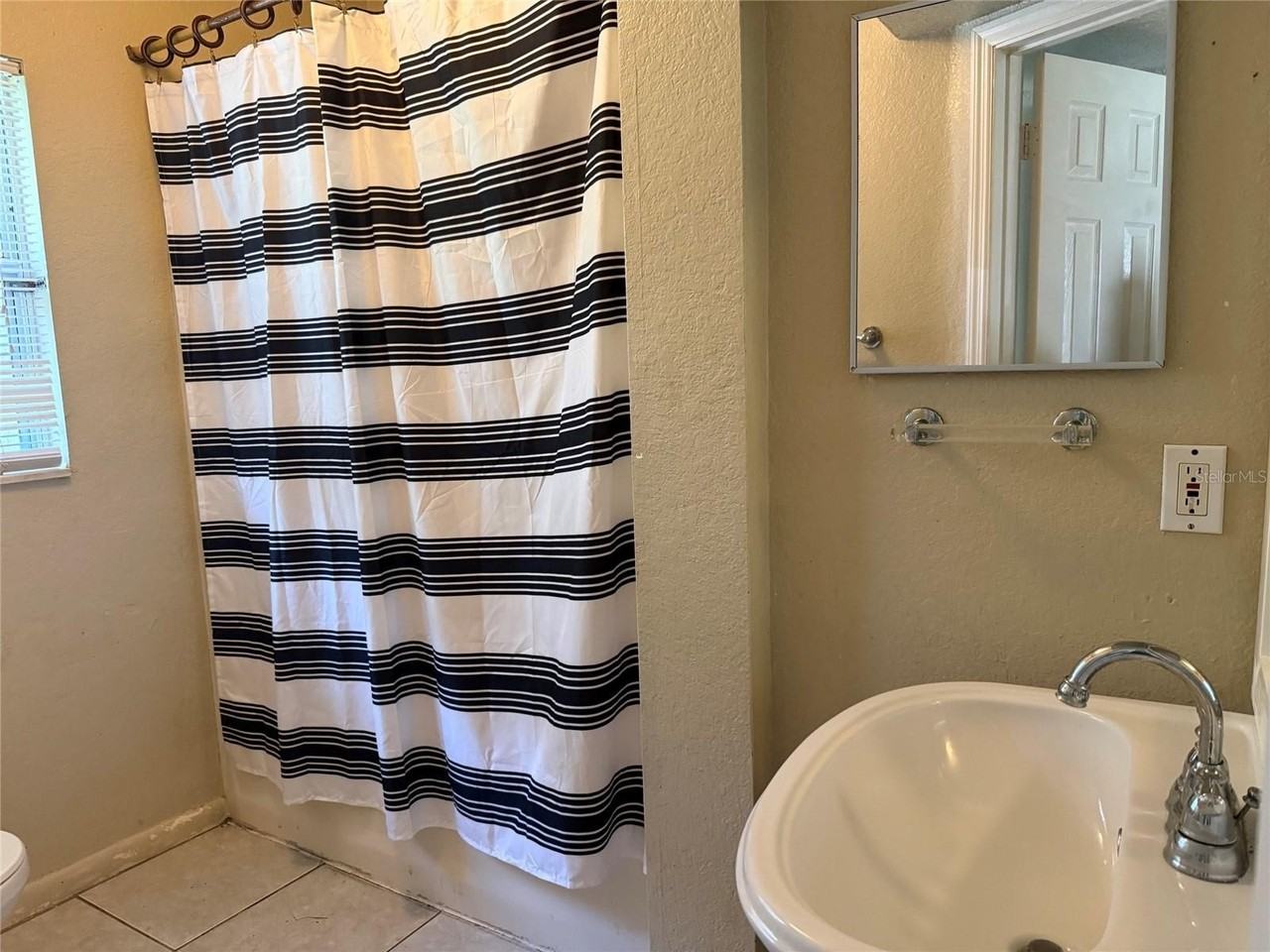 5401 Hermosa St - Photo 4 of 13
