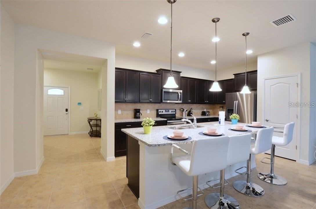 8854 Geneve Ct - Photo 4 of 35