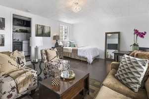 featured image of 200 W Menomonee St #14