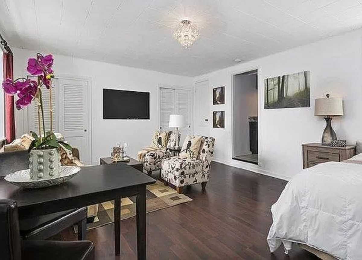 200 W Menomonee St #14 - Photo 3 of 8