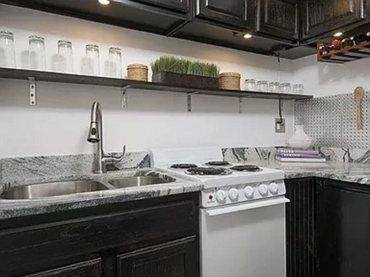200 W Menomonee St #14 - Photo 5 of 8