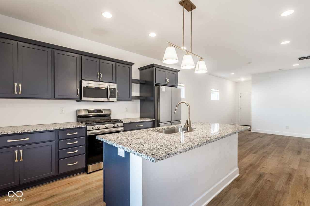 4834 Crittenden Ave - Photo 2 of 17
