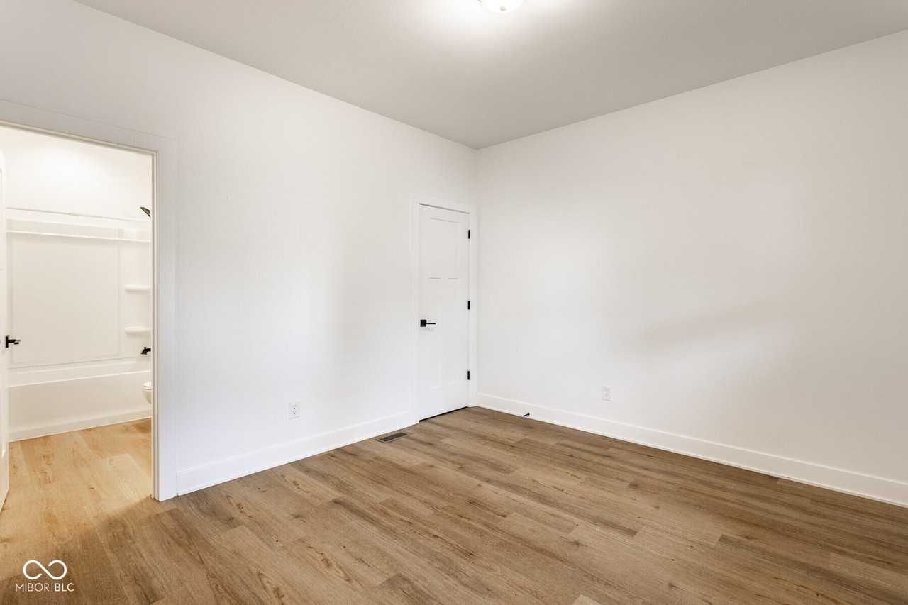 4834 Crittenden Ave - Photo 6 of 17