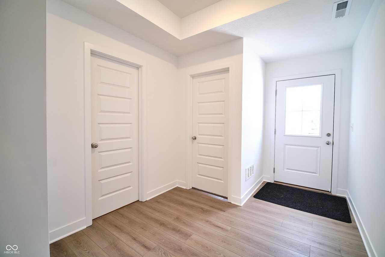 8699 Maroska St - Photo 3 of 36