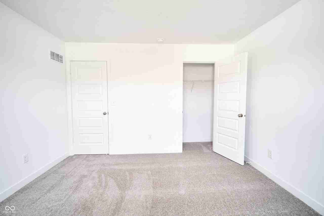 8699 Maroska St - Photo 5 of 36