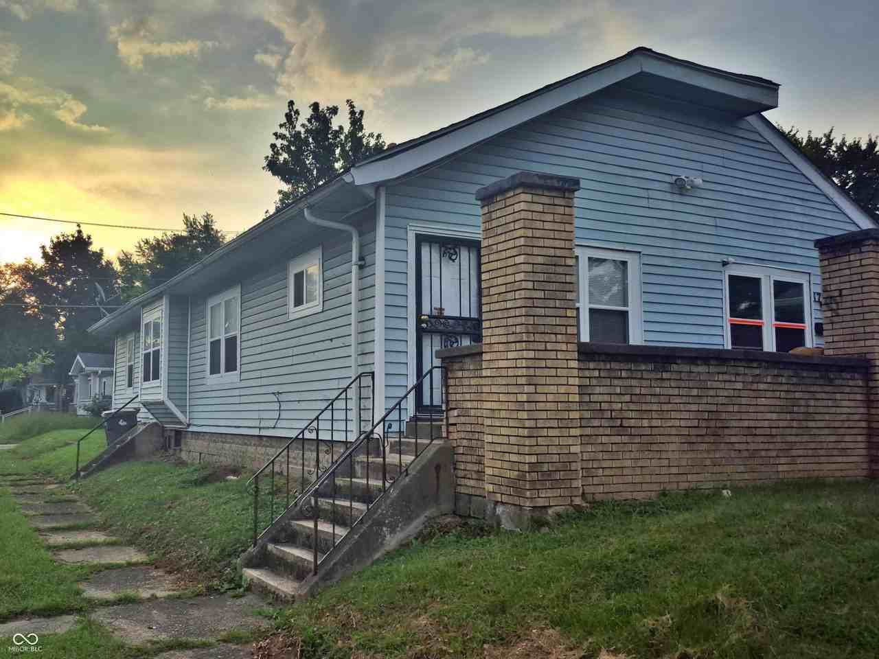 1727 N Tacoma Ave - Photo 2 of 17