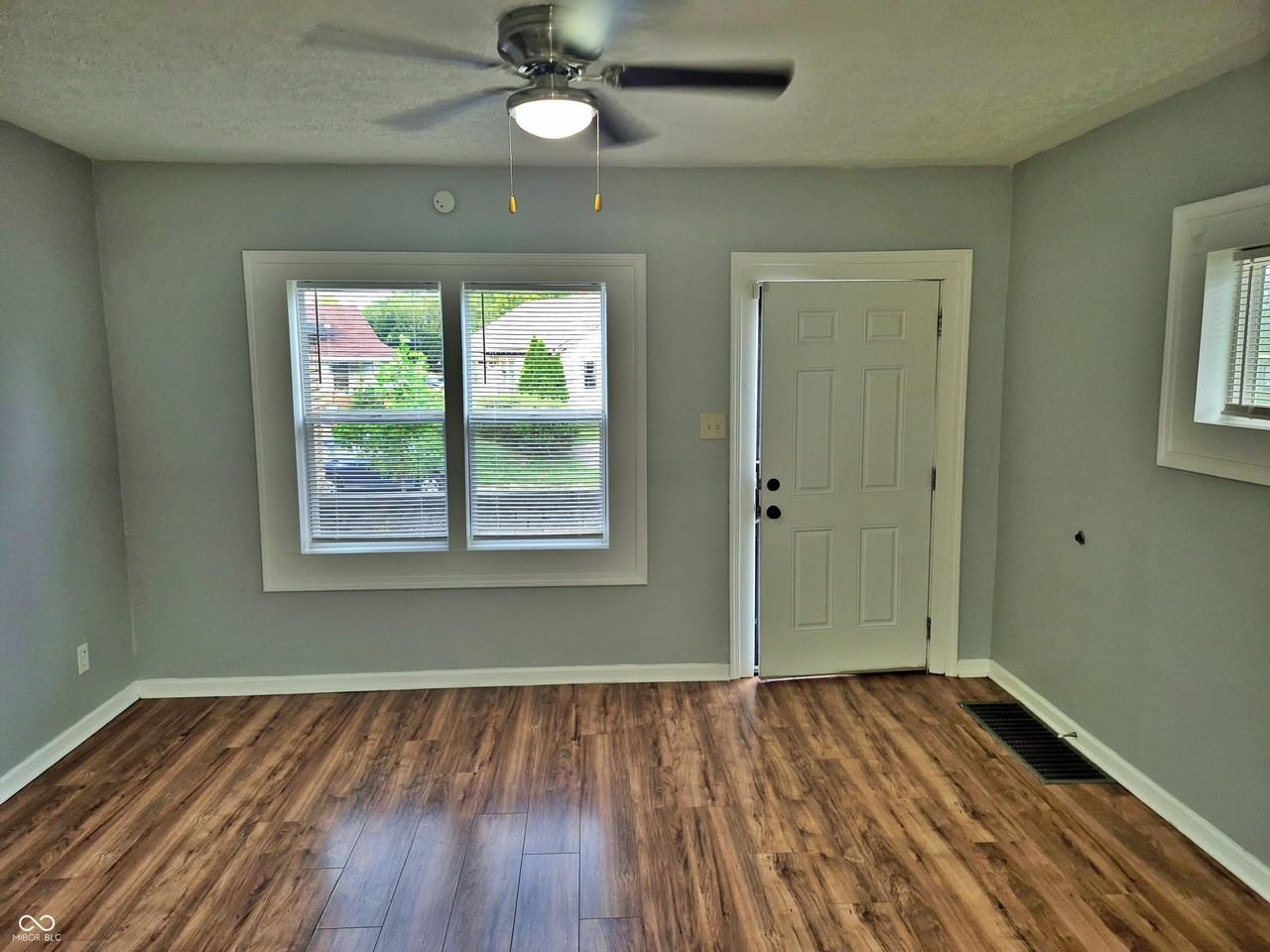 1727 N Tacoma Ave - Photo 4 of 17