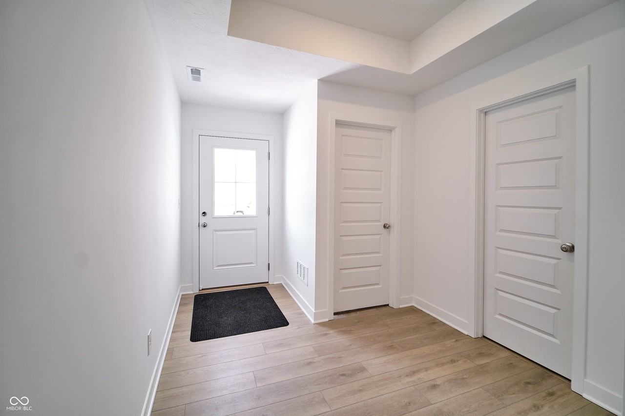 8707 Maroska St - Photo 6 of 40