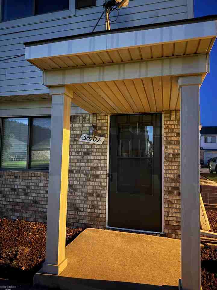 50101 S Horst Ct - Photo 2 of 27