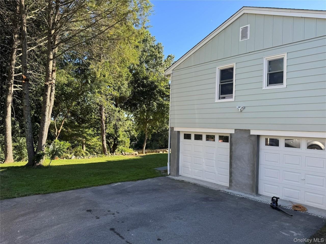 18 Robin Hill Dr - Photo 3 of 20