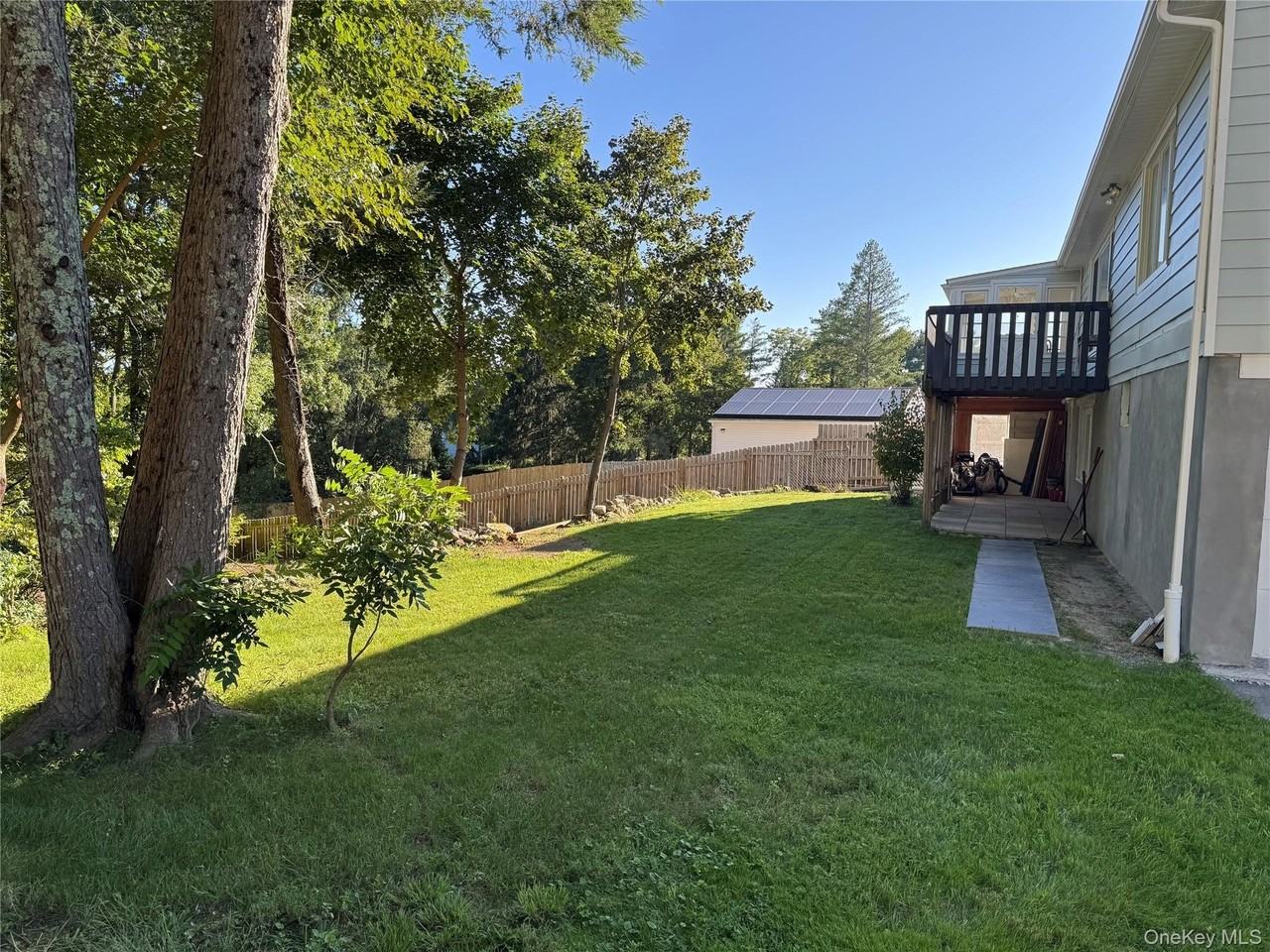 18 Robin Hill Dr - Photo 4 of 20
