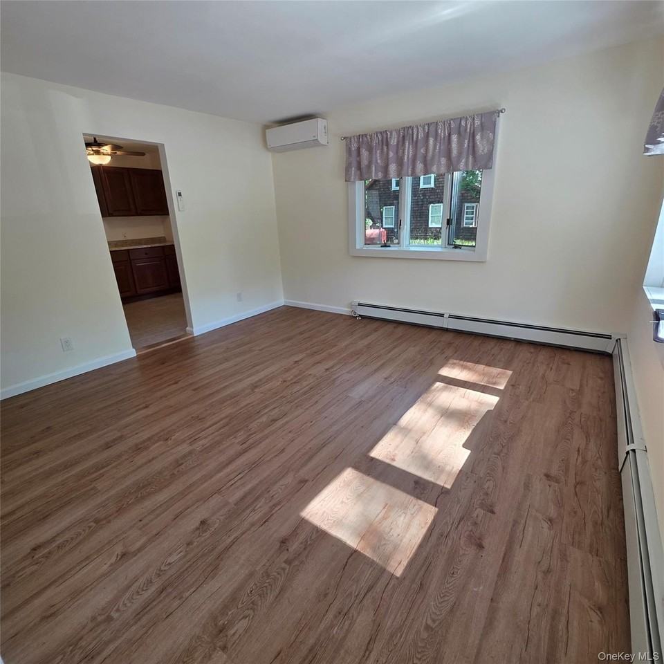 45 Christian Ave - Photo 2 of 17