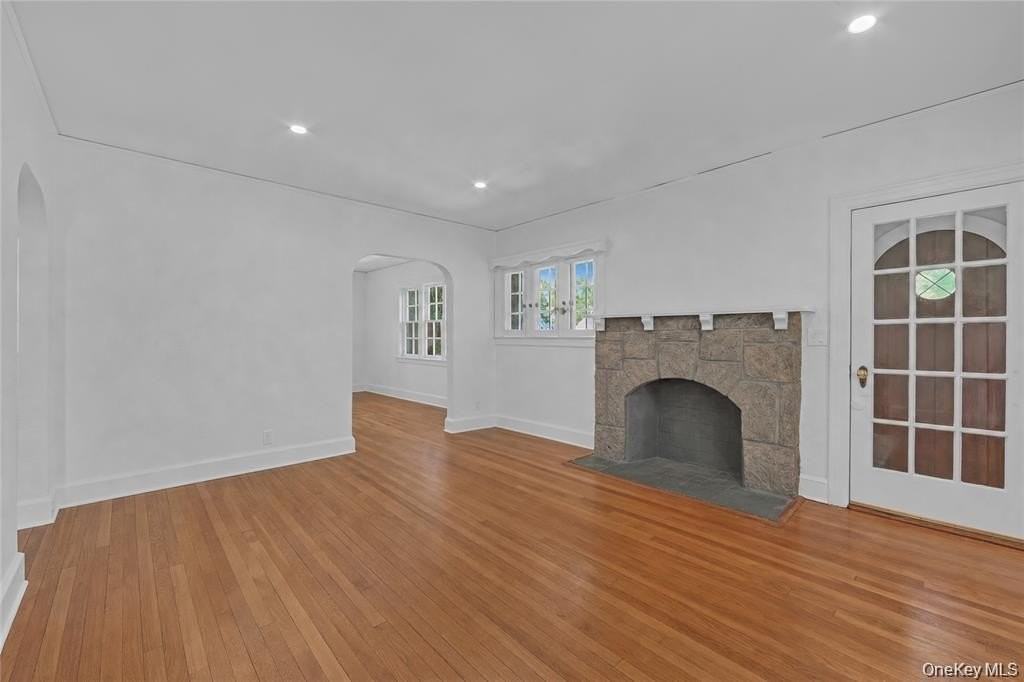 27 Summit St - Photo 2 of 6