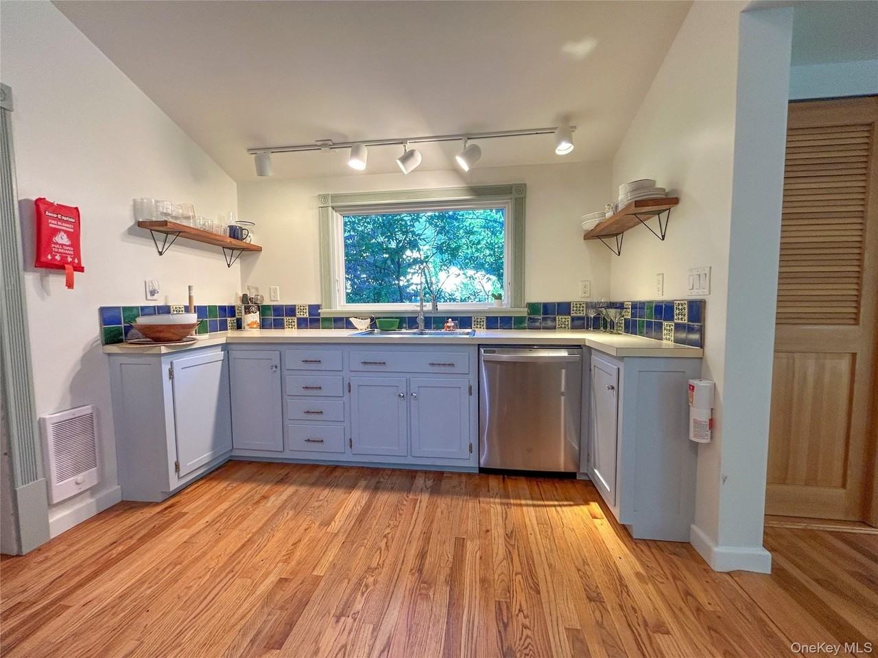 70 Store Rd - Photo 5 of 26
