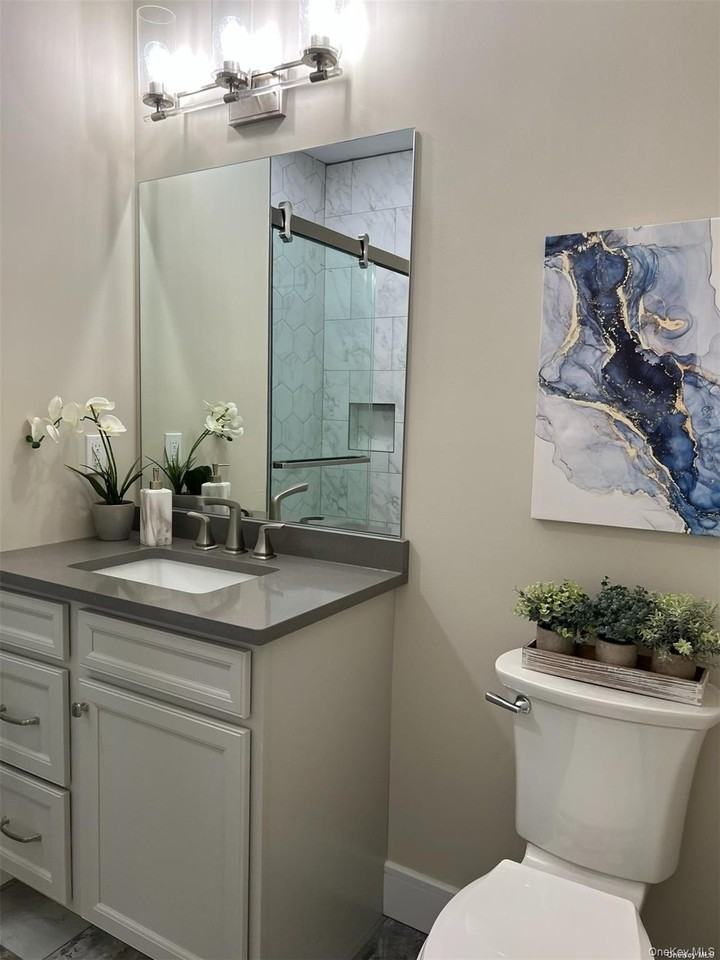 1080 New York Ave #307 - Photo 3 of 10