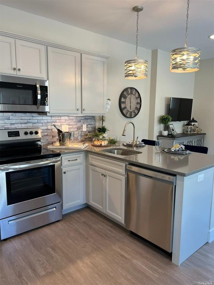 1080 New York Ave #307 - Photo 6 of 10