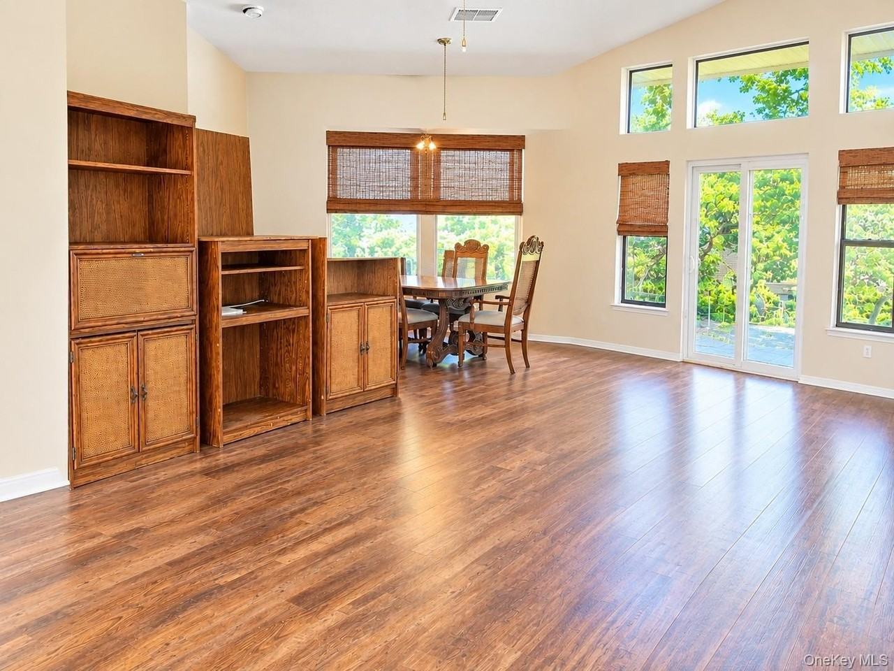 506 Alden Ct N - Photo 2 of 16