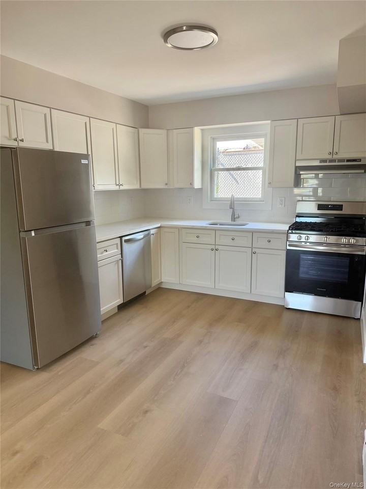 90 Madison Ave - Photo 2 of 23