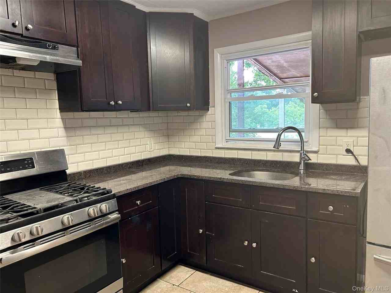 11 Ann Pl - Photo 2 of 26