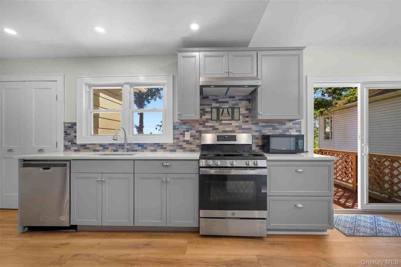 171 Taft Cres - Photo 4 of 42