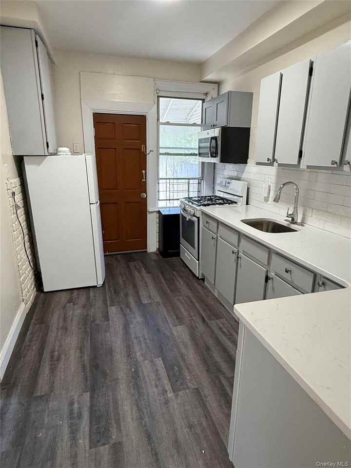 1228 Rosedale Ave - Photo 2 of 10