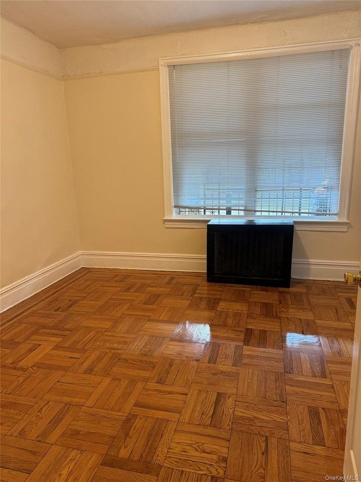 1228 Rosedale Ave - Photo 4 of 10