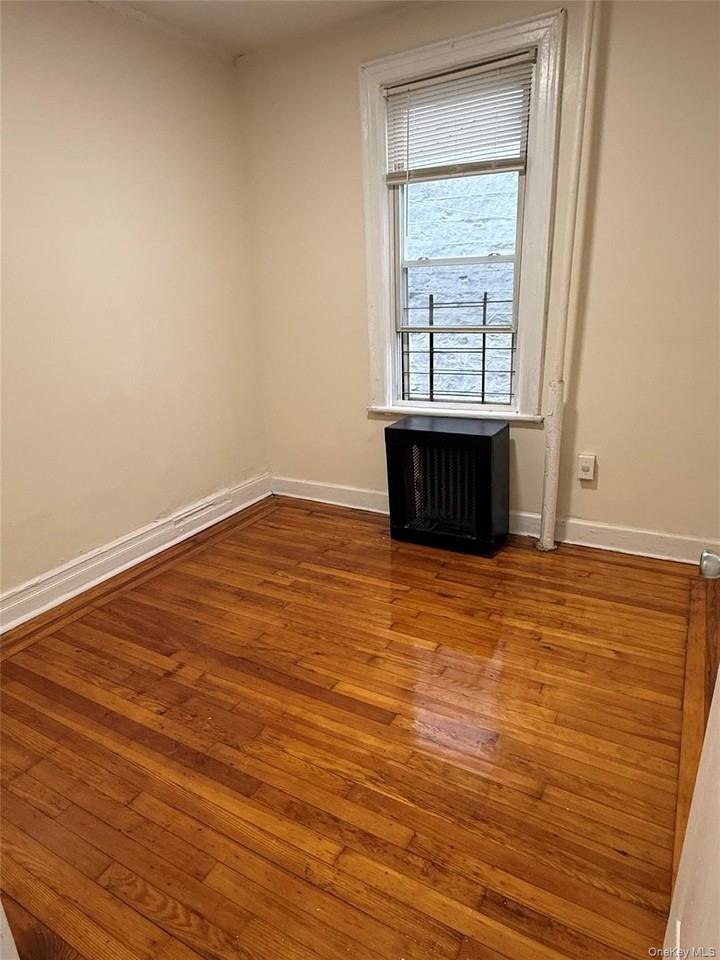 1228 Rosedale Ave - Photo 7 of 10