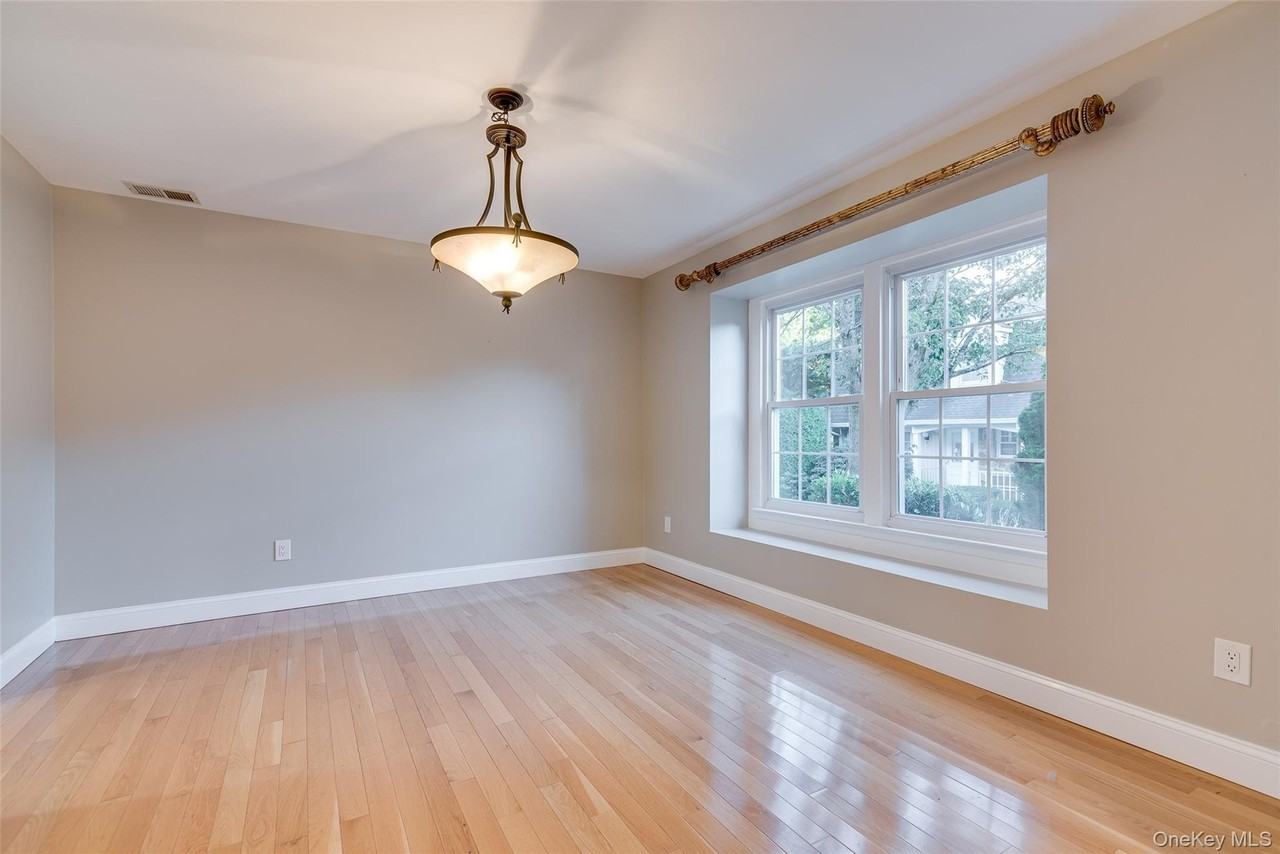 102 Glen Way - Photo 4 of 21
