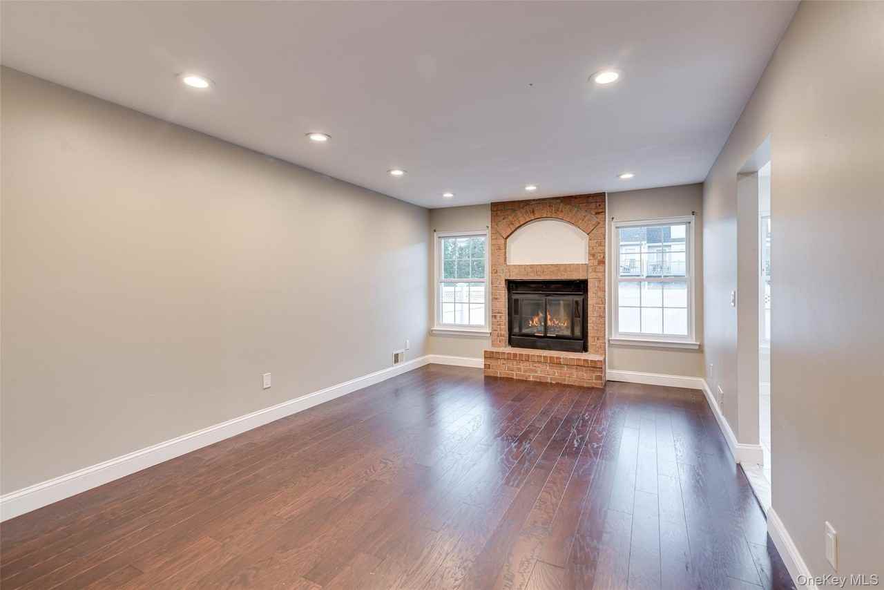 102 Glen Way - Photo 7 of 21