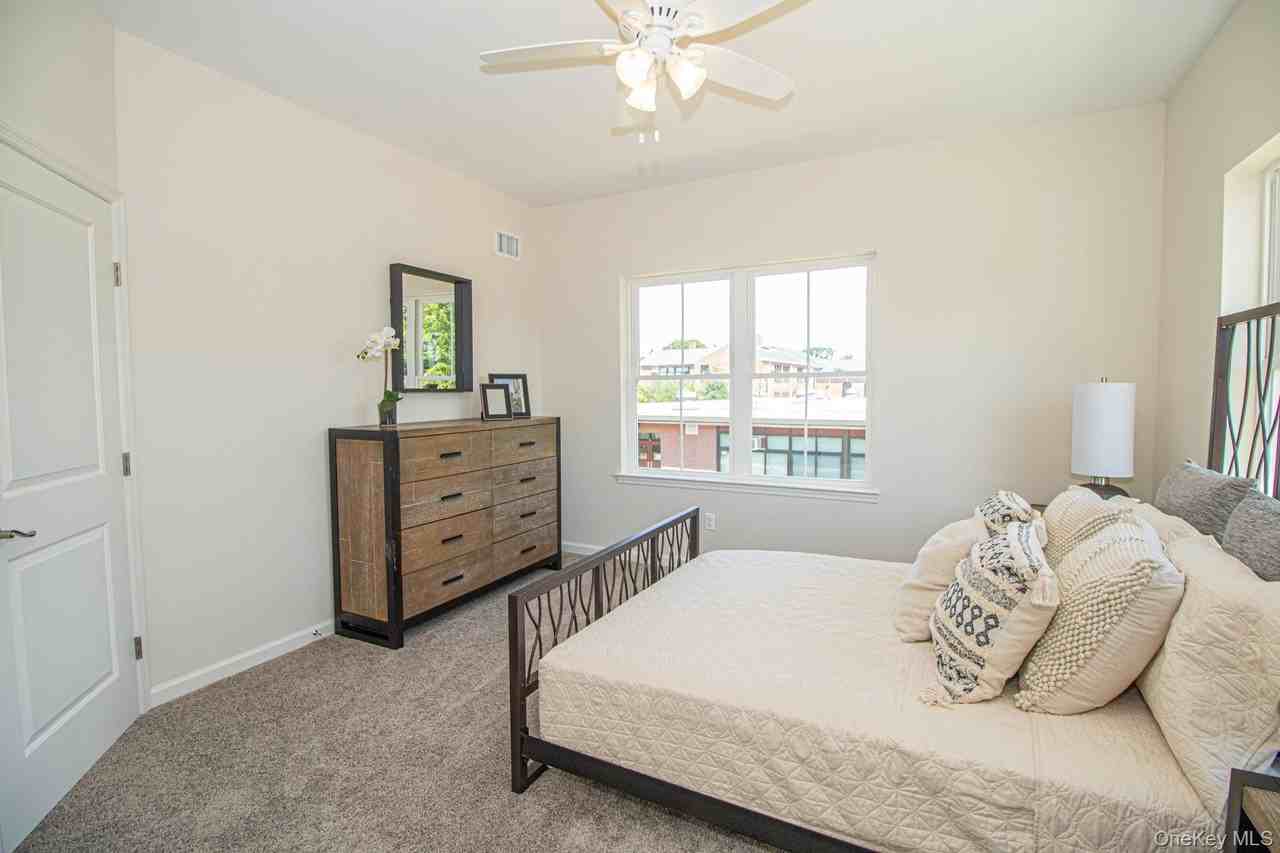 208 Ashley Court Avenue - Photo 3 of 23